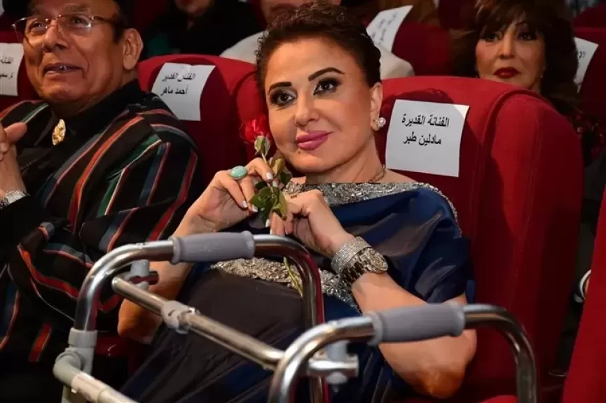 مادلين طبر تتسلم جائزة الريادة السينمائية من المركز الكاثوليكي