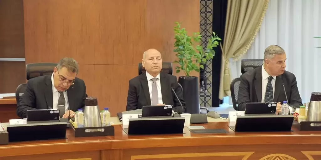 رئيس الوزراء يترأس الاجتماع السابع لمجلس المحافظين
