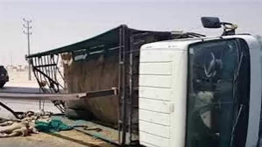دون إصابات.. إنقلاب سيارة نقل بالطريق الزراعى اتجاه بنها