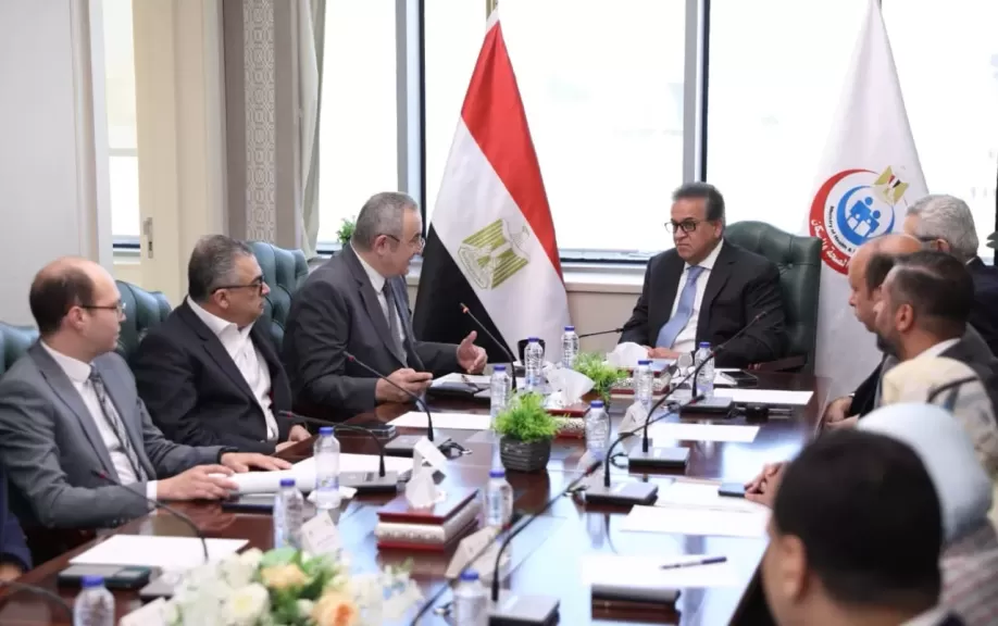 وزير الصحة يوجه بتعزيز برامج تدريب الأطباء المقيمين والتعاون مع المستشفيات الجامعية