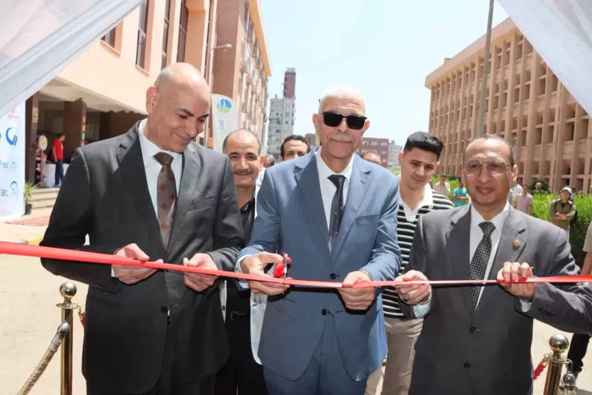 رئيس جامعة المنوفية يفتتح معرضي كلية الهندسة الإلكترونية للمشروعات الطلابية والصناعات الحرفية والتكنولوجية لذوي الهمم