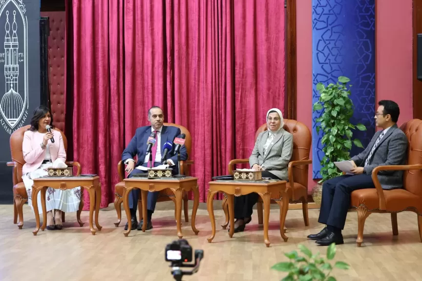 وزير الشؤون النيابية والسفيرة نبيلة مكرم يشاركان في منتدى «اسمع واتكلم»