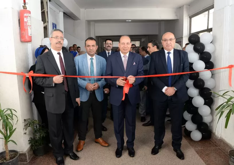 رئيس جامعة المنصورة يفتتح مشروعات التطوير والتجديد بالكلية