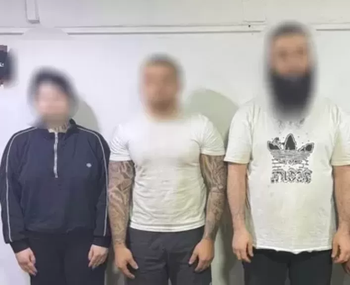 ضبط تشكيلين عصابيين ضما أجانب.. استخلصوا مادة مخدرة من عقار طبي تمهيدًا لتهريبها