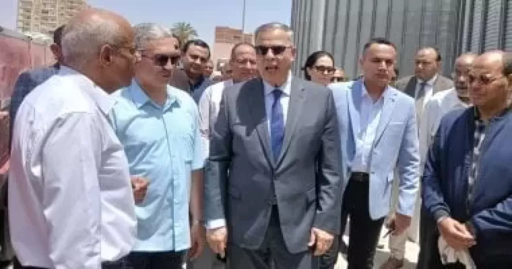 محافظ الإسكندرية يتفقد صومعة كينج مريوط ويتابع  منظومة استلام الأقماح