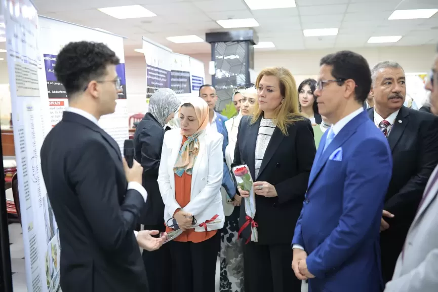 رئيس جامعة بنها يفتتح معرض للمشروعات الطلابية فى مجال العلوم التطبيقية