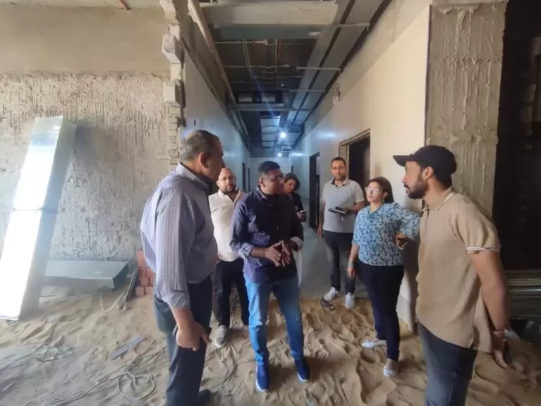 وكيل وزارة الصحة بالبحر الأحمر يتفقد مشروع استكمال مستشفى رأس غارب