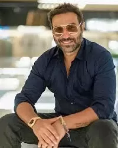 أحمد فهمي يرد على شائعة عودته لهنا الزاهد علي طريقته الخاصة
