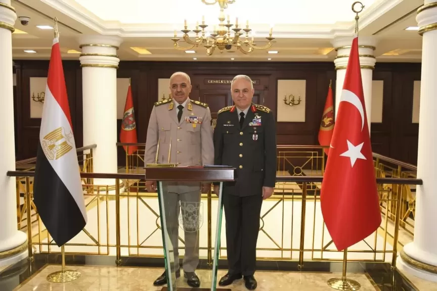 رئيس الأركان يعود إلى مصر بعد إنتهاء زيارته المهمة لتركيا