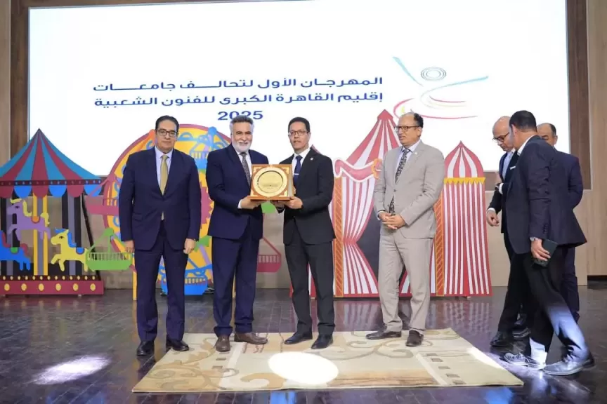 رئيس جامعة بنها: يؤكد على تعزيز دور الأنشطة الطلابية في الحفاظ علي التراث والهوية المصرية