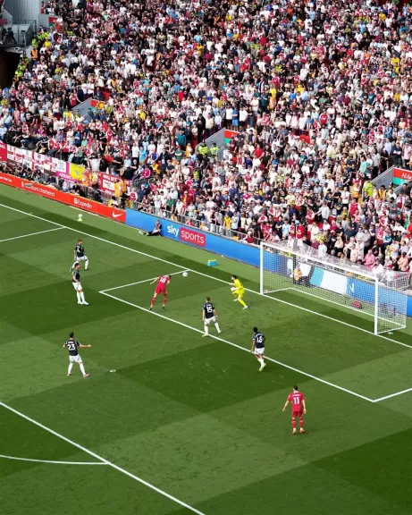 ليفربول يتعادل مع آرسنال 2-2 في قمة الدوري الإنجليزي
