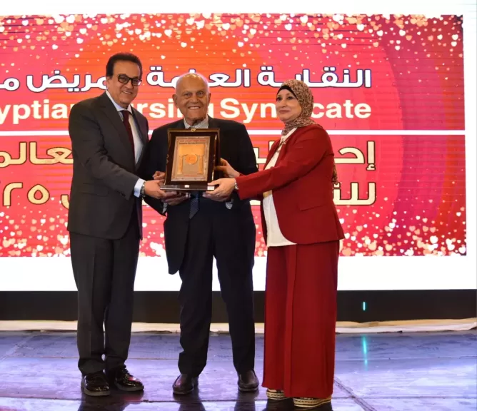 خلال الاحتفال باليوم العالمي للتمريض.. نقيب التمريض: ”أسود الرعاية الصحية” شعار احتفال التمريض هذا العام تقديرًا لدورهم الجوهري