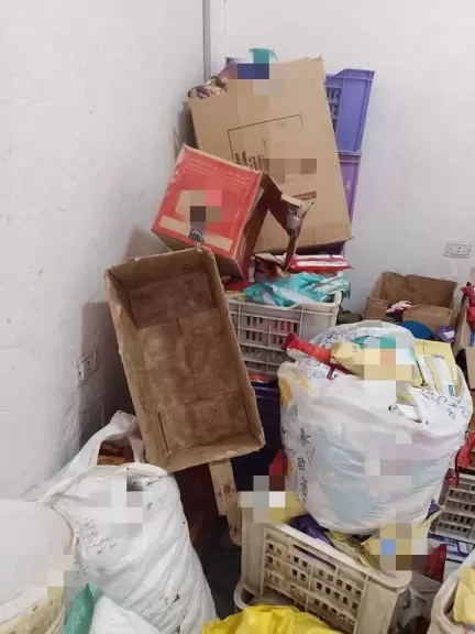 ضبط طن ونصف من المنتجات الغذائية منتهية الصلاحية بمخزن غير مرخص لإحدى الشركات بقها