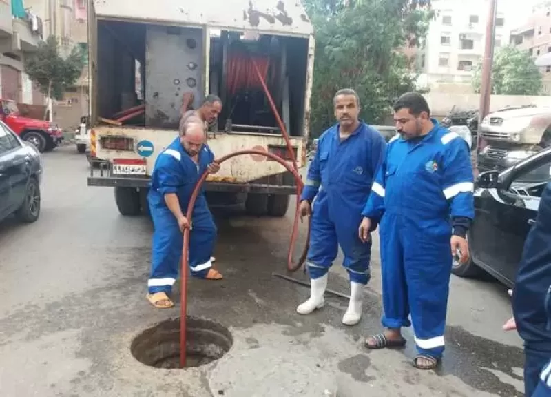 مياه القناة: حملة مكثفة لأعمال تطهير وصيانة بيارات المحطات وشبكات الصرف الصحي