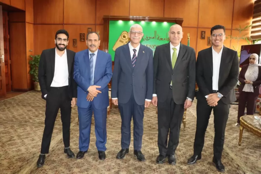 رئيس جامعة المنوفية يكرم فريق الجامعة الفائزين بالمركز الأول علي مستوي الجامعات المصرية في المسابقة العالمية Hult Prize