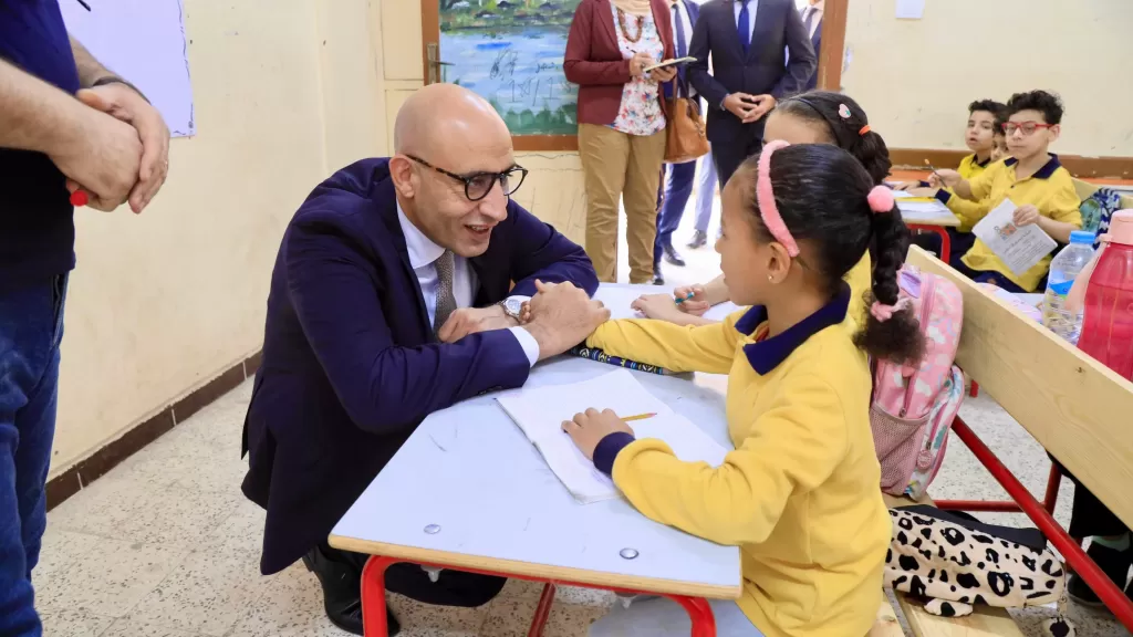 في زيارة مفاجئة.. وزير التعليم يفاجئ 3 مدارس ويوجه تحذيرًا ودعمًا في آنٍ واحد
