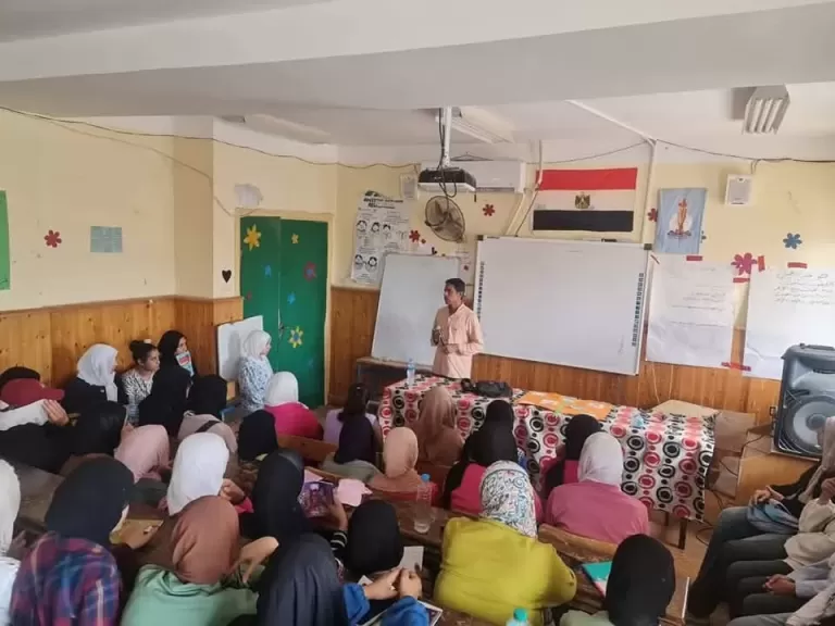 مراجعات مكثفة لطلاب الشهادة الإعدادية بمدرسة حامد جوهر بالغردقة