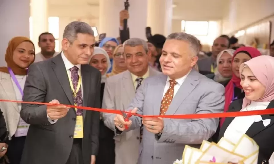 رئيس جامعة السويس يفتتح فعاليات المؤتمر الأول لطلاب كلية التربية وشباب الباحثين