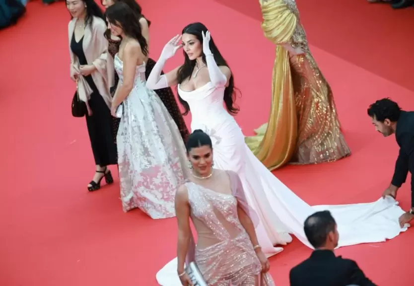 اللبنانية نادين نسيب نجيم تتألق علي السجادة الحمراء مهرجان كان السينمائى