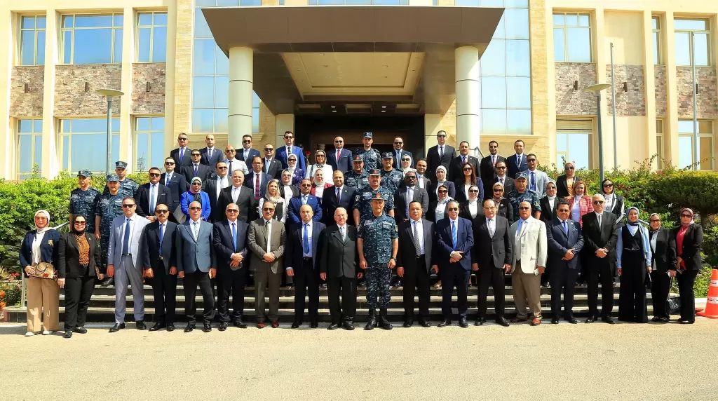 القوات البحرية تستقبل وفدا من أعضاء النادي البحري للنيابة الإدارية