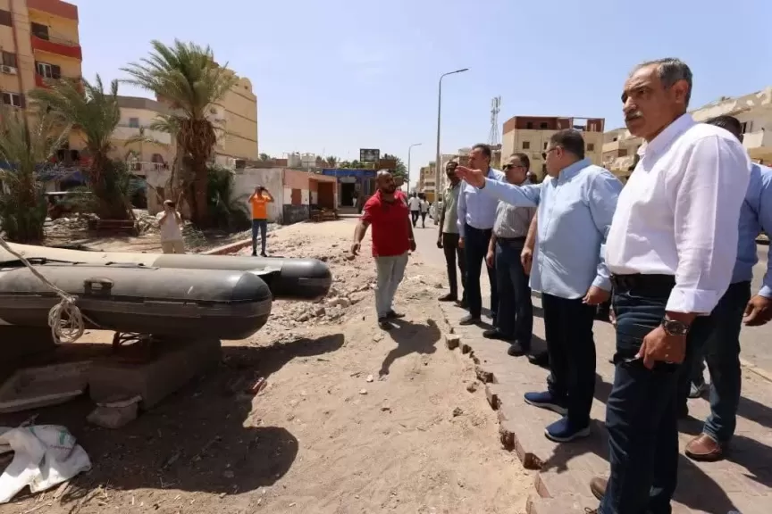 محافظ البحر الأحمر يوجه برفع كفاءة المنطقة المحيطة بمحطة ”اليسر”