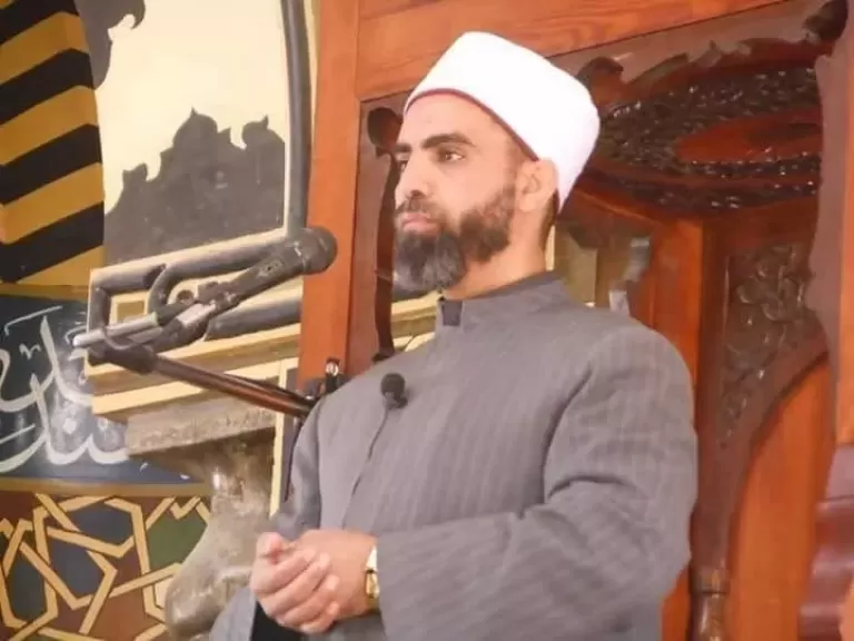 شيخ أزهري يوجه مناشدة لمحافظ أسيوط لضبط مظاهر الخروج على الآداب العامة