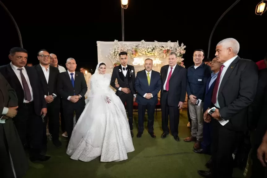 في لفتة إنسانية نبيلة... محافظ أسيوط يشهد حفل زفاف فتاة يتيمة