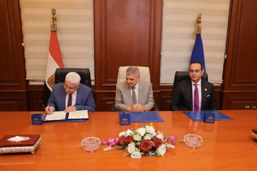 الفريق أسامة ربيع يوقع مذكرة عمل مشتركة مع هيئة الرعاية  الصحية والهيئة القومية للتأمين الاجتماعي لتنظيم آلية الفحص الطبي للعاملين بالقناة