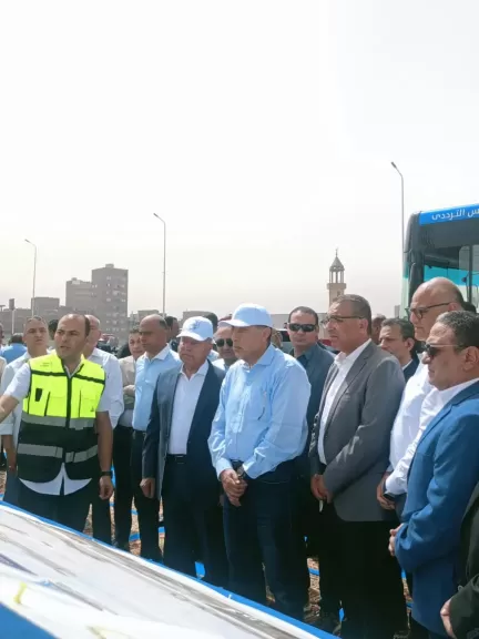 رئيس الوزراء ووزير النقل والمواصلات يتفقدان محطات الأتوبيس الترددي من محطة قليوب
