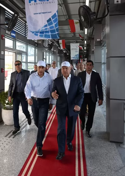 وزير النقل:- إنطلاق 100 أتوبيس بالمرحلة الأولى.. وزمن التقاطر بين كل أتوبيس وآخر 3 دقائق