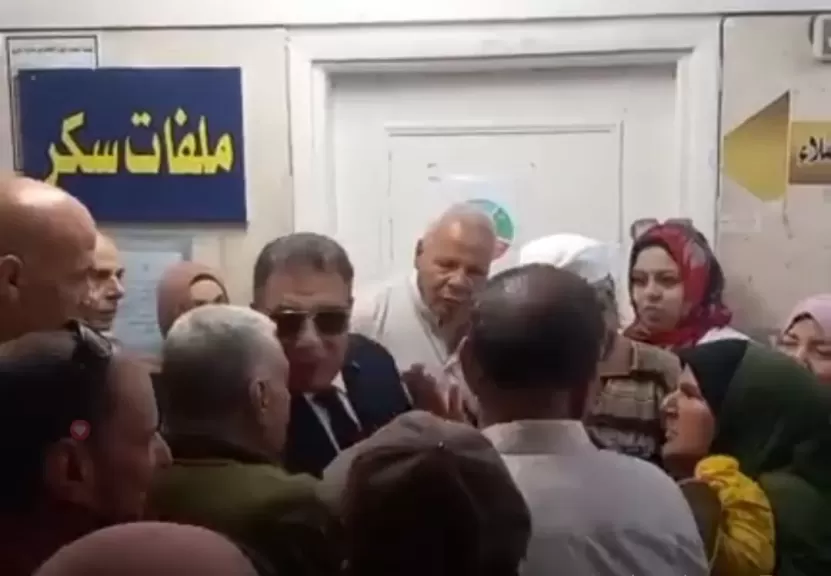 محافظ الدقهلية في زيارة مفاجئة لعيادة التأمين الصحي بجديلة.. والتأكيد بتعليق بانر بجدول عمل الأطباء