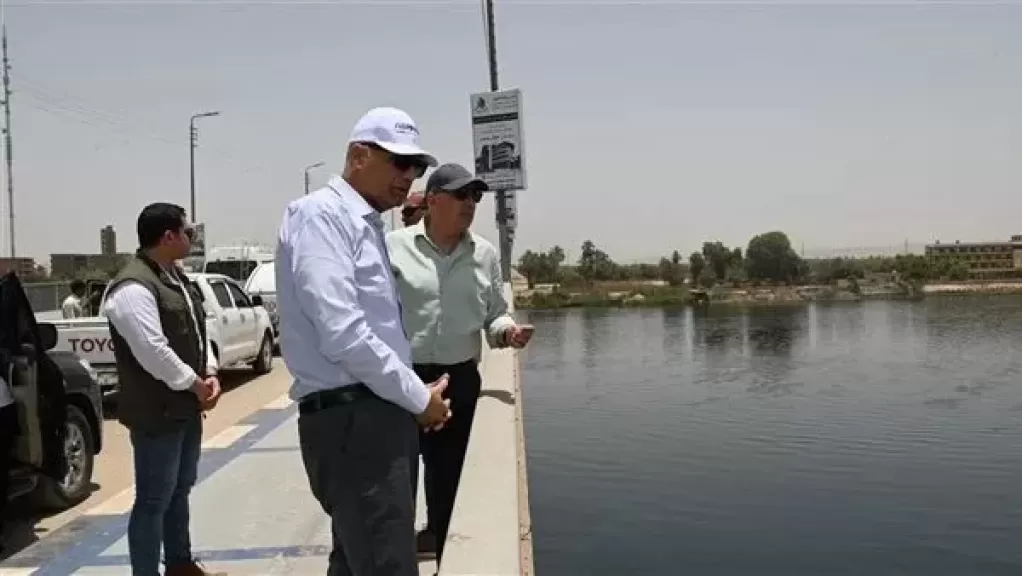 وزير الري يوجه بأخذ عينات من مياه النيل بموقع كوبري إدفو وتحديد مصدر أي تلوث من العائمات