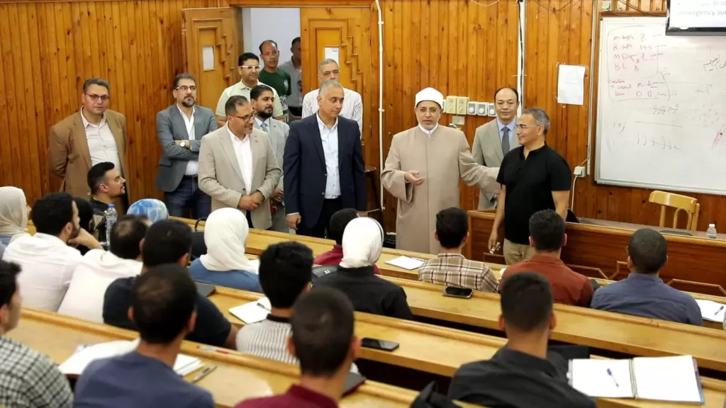 رئيس جامعة الأزهر يتفقد كلية طب الأسنان بالقاهرة ويشيد بجهودها في خدمة المجتمع