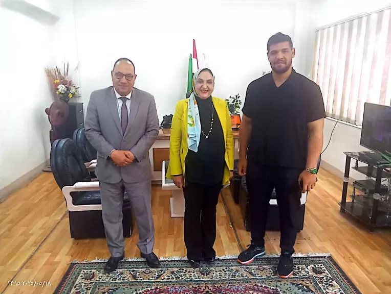 تكريم البطل المصري عبد اللطيف منيع لاعب المنتخب الوطني للمصارعة بالدقهلية
