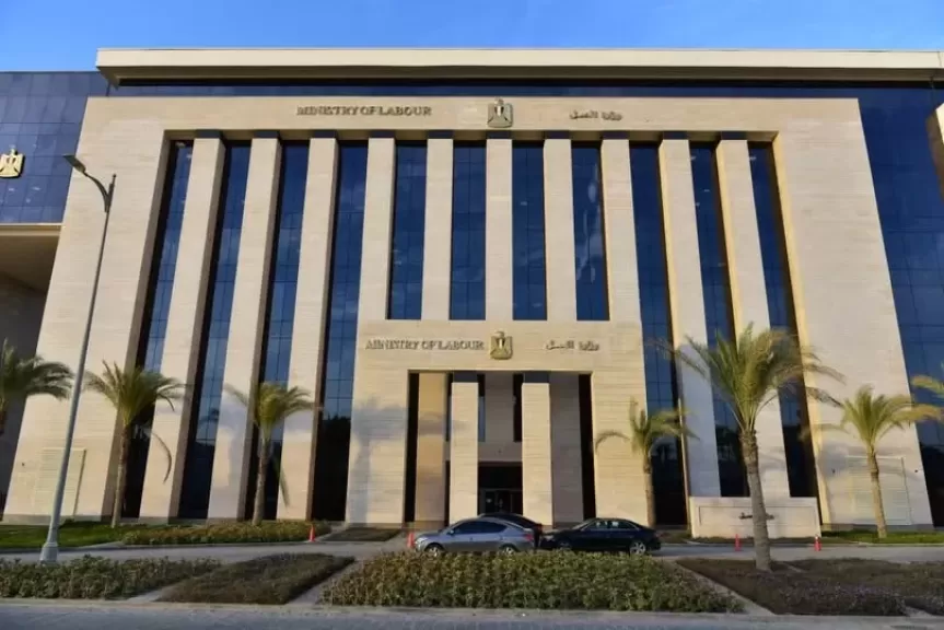 وزارة العمل تجدد تحذيرها للمواطنين .. جميع خدمات ”الوزارة” مجانية .. ولا وسطاء في فرص العمل بالداخل أو الخارج