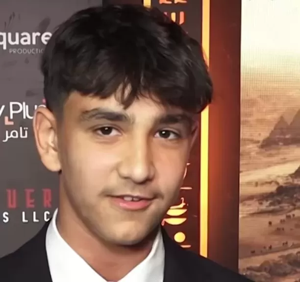 نجل كريم عبد العزيز: بابا مجتهد.. وبيشجعني أدخل التمثيل
