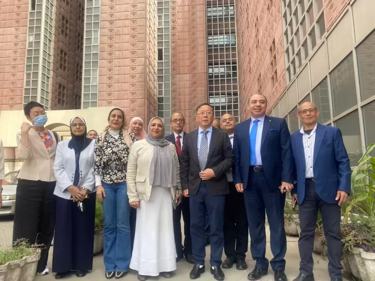 تعزيز التعاون المصري الصيني في إدارة المستشفيات من خلال زيارة وفد بودونغ لمستشفى قصر العيني التعليمي الجديد