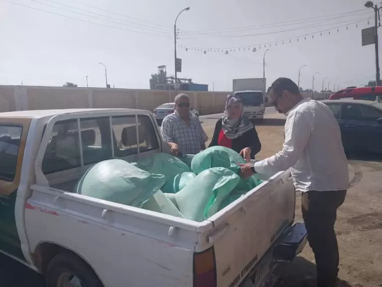 ضبط 8 شكائر دقيق مدعم