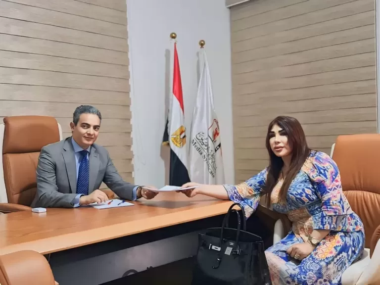 بالصور..محامي غادة إبراهيم يتقدم بشكوى ضد بوسي شلبي لنقابة الإعلاميين