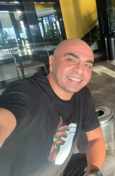 الشاعر الغنائي محمد عاطف يعلن انفصاله رسميًا عن زوجته.. ويعلق: أتمنى لها حياة سعيدة