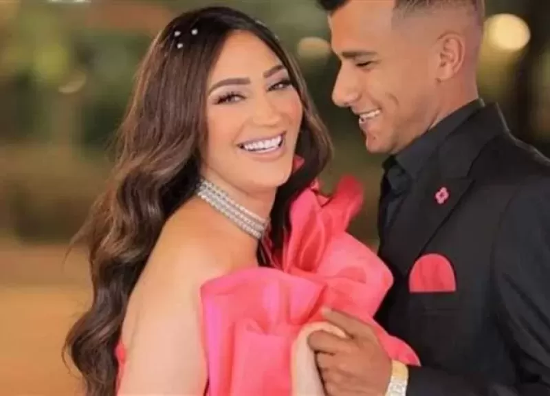 بعد إلغاء المتابعة له.. هل انفصل عصام صاصا عن زوجته؟