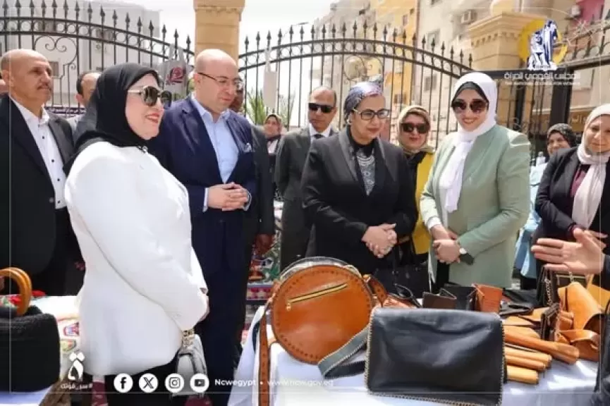 المستشارة أمل عمار والدكتور محمد غنيم محافظ بني سويف يعقدان اجتماعا مع مقررة وعضوات وأعضاء فرع المجلس ببني سويف