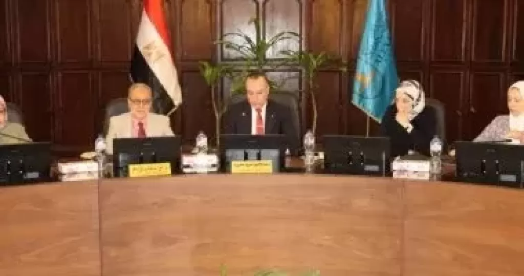جامعة الإسكندرية تبحث فتح  التقدم للمشاريع الممولة من هيئة العلوم والتكنولوجيا