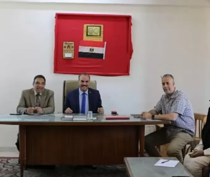 التضامن الاجتماعى بالبحر الاحمر تناقش  إختيار ” الأب القدوة ” لعام 2025