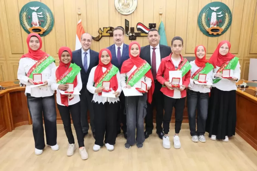 محافظ المنوفية يُكرم مدرسة جريس الابتدائية لفوزها بالمركز الأول في مسابقة أوائل الطلبة