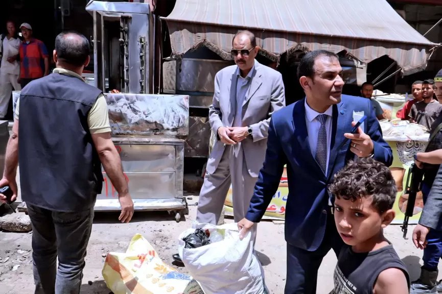 محافظ سوهاج يُبدي استياءه من مستوى النظافة وكثرة الإشغالات بالمدينة.. ويمهل رئيس المدينة شهر