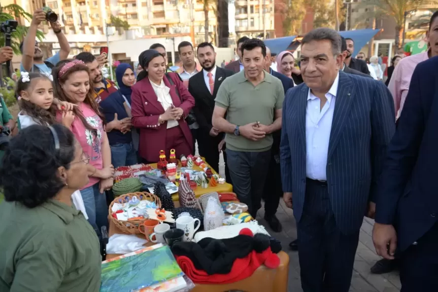 محافظ الدقهلية ووزير الشباب والرياضة يفتتحان الممشي الجديد والتراس الاجتماعي علي النيل بنادي الحوار
