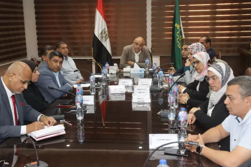 محافظ القليوبية يترأس اجتماعًا موسعًا لبحث إتاحة خدمات إضافية للمواطنين على  كورنيش النيل