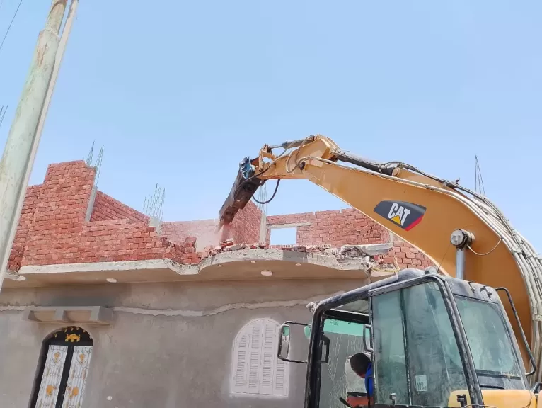 استرداد 2 فدان و4 آلاف متر مخالف بأسيوط