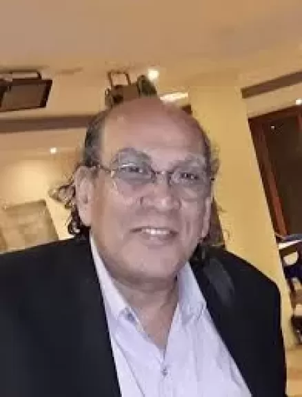 ردوا الأمانات إلى أهلها..  منير مكرم يعيد ٢ مليون جنية لصاحبها ويتنازل  عن مكافأته للأعمال الخيرية
